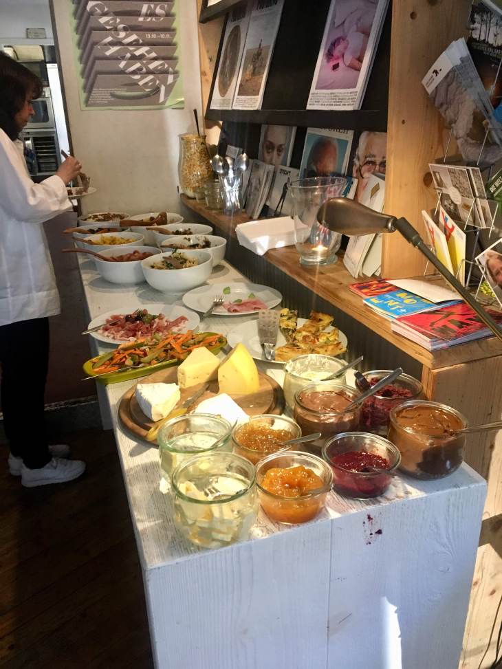 7E73B0B1-6708-4E00-A758-93968F094E0A